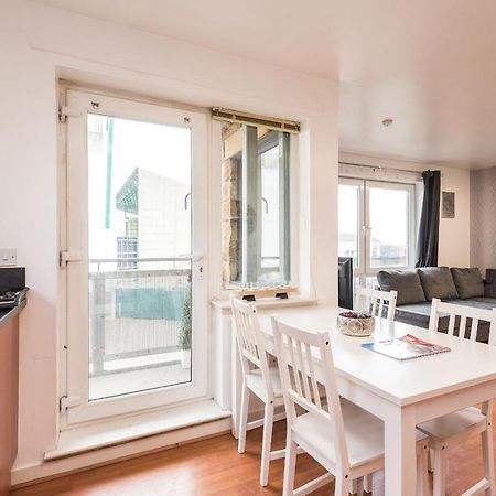 Modern Spacious 3 Bedroom City Centre Apartment - Free Parking - Private Balcony EDI Buitenkant foto