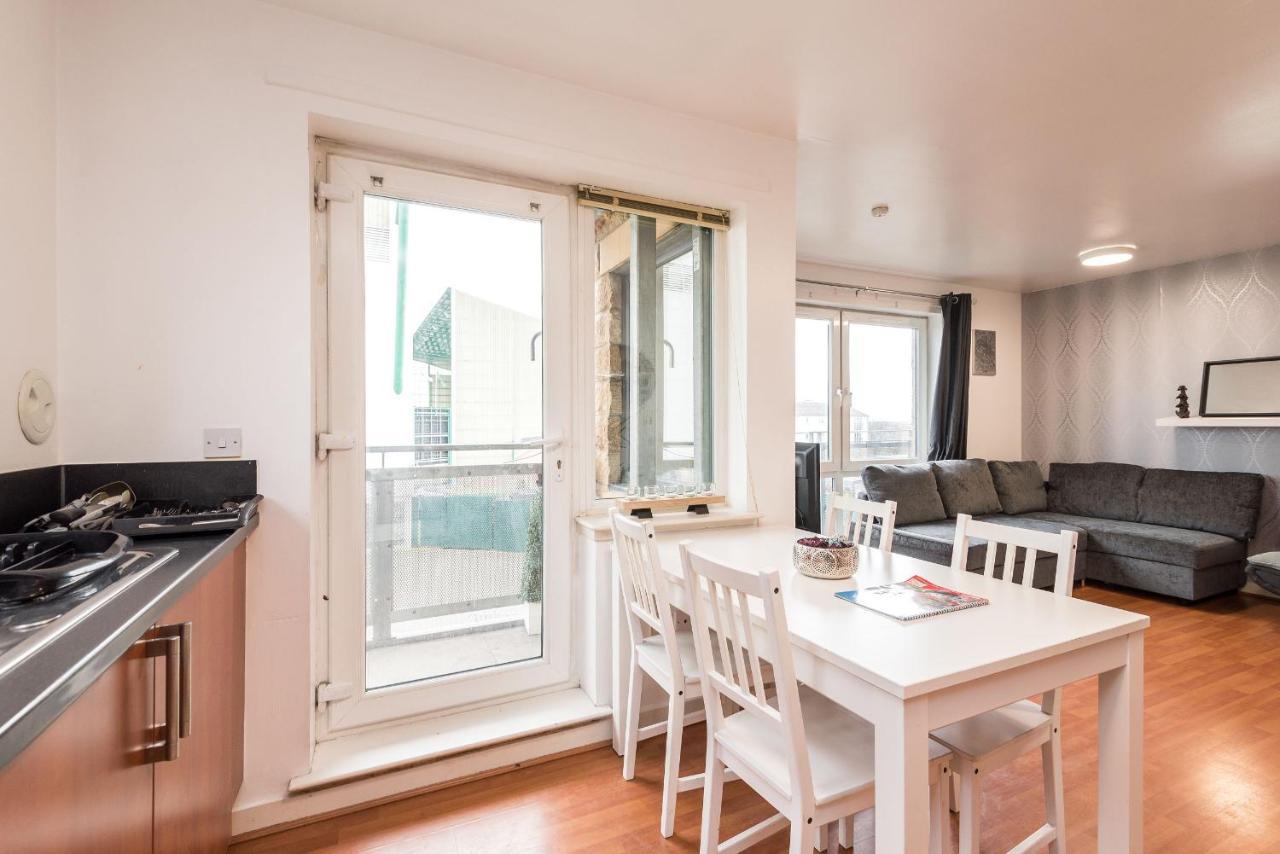 Modern Spacious 3 Bedroom City Centre Apartment - Free Parking - Private Balcony EDI Buitenkant foto