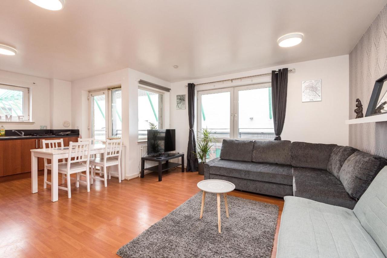 Modern Spacious 3 Bedroom City Centre Apartment - Free Parking - Private Balcony EDI Buitenkant foto