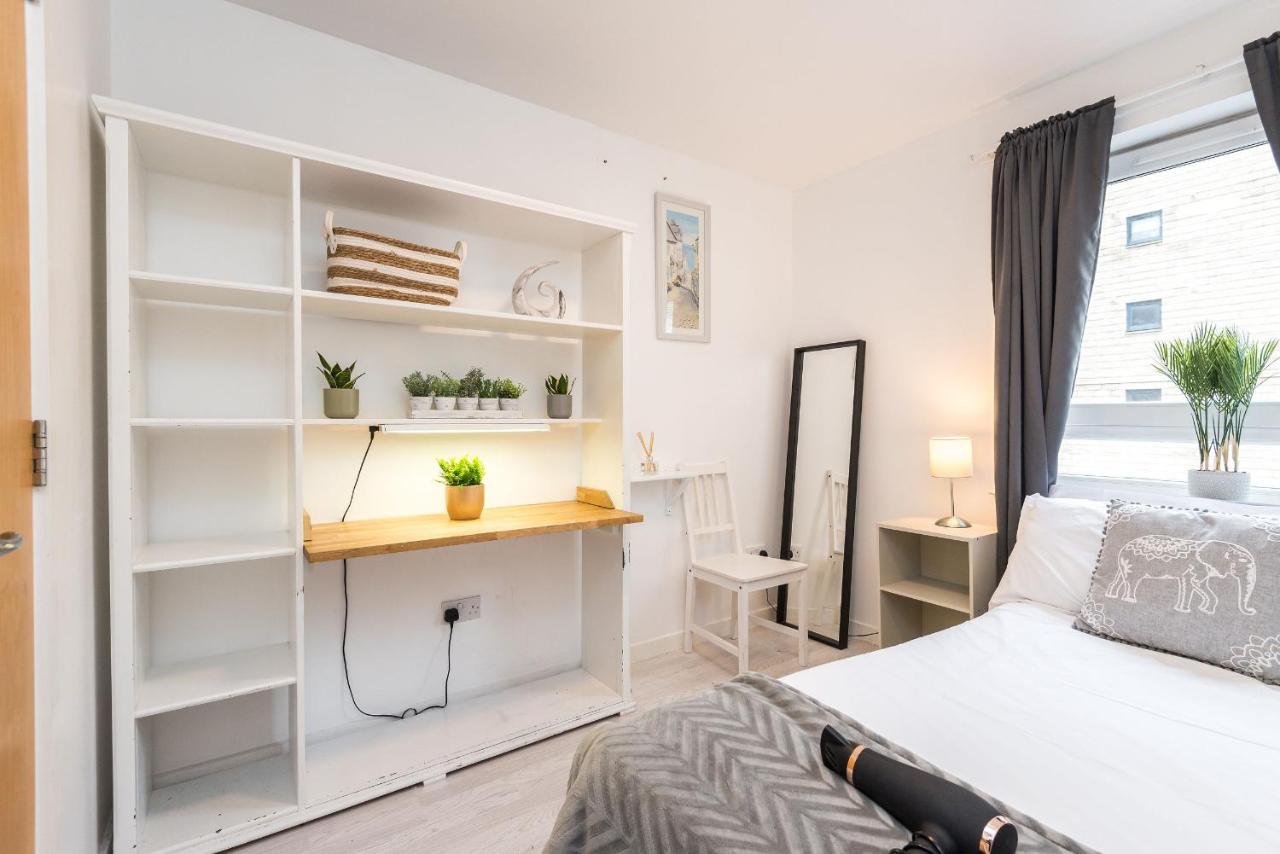Modern Spacious 3 Bedroom City Centre Apartment - Free Parking - Private Balcony EDI Buitenkant foto