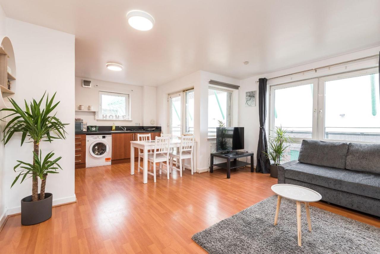 Modern Spacious 3 Bedroom City Centre Apartment - Free Parking - Private Balcony EDI Buitenkant foto