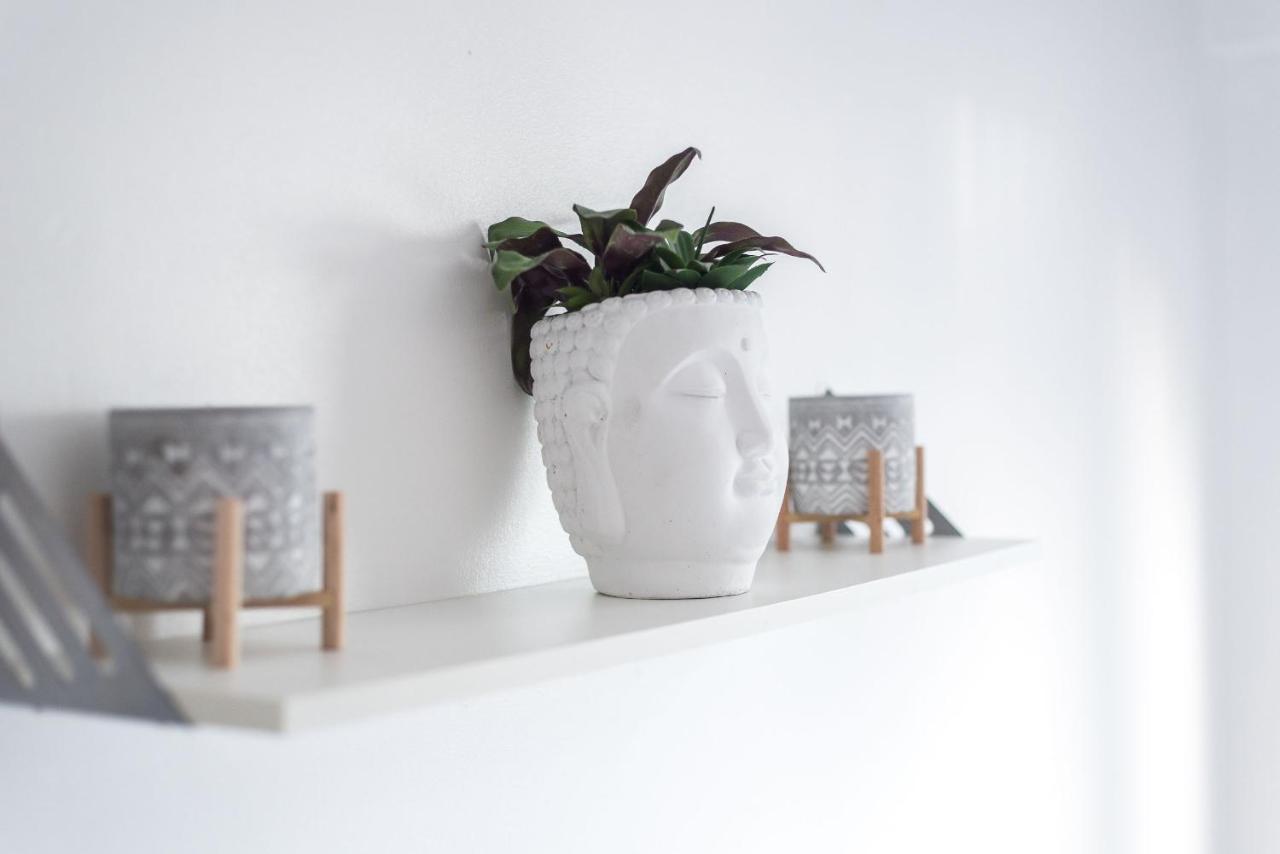 Modern Spacious 3 Bedroom City Centre Apartment - Free Parking - Private Balcony EDI Buitenkant foto