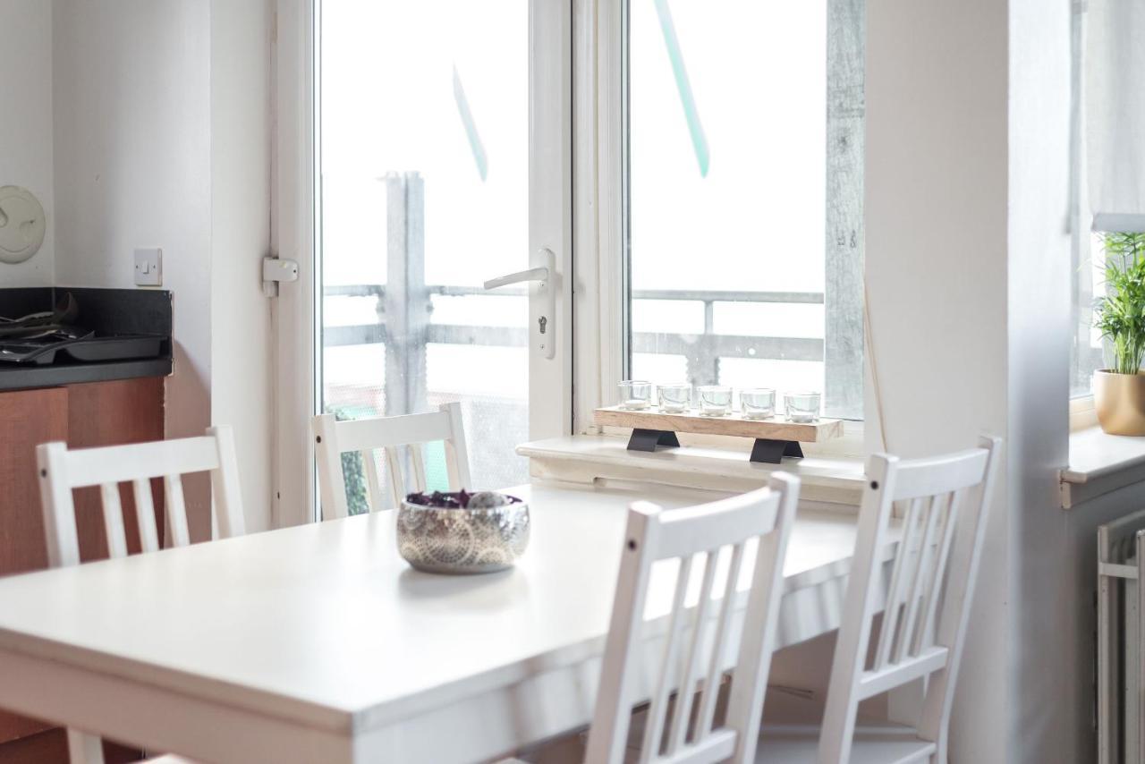 Modern Spacious 3 Bedroom City Centre Apartment - Free Parking - Private Balcony EDI Buitenkant foto