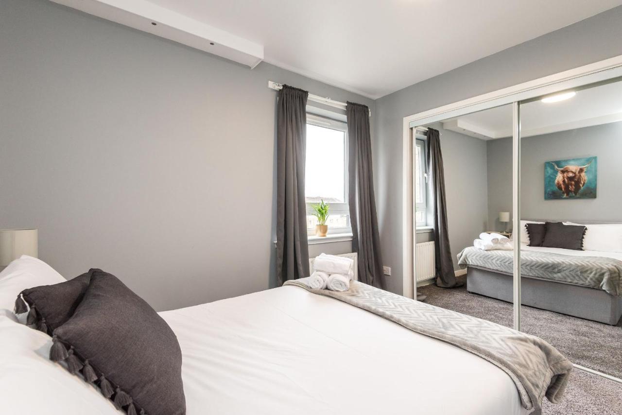 Modern Spacious 3 Bedroom City Centre Apartment - Free Parking - Private Balcony EDI Buitenkant foto