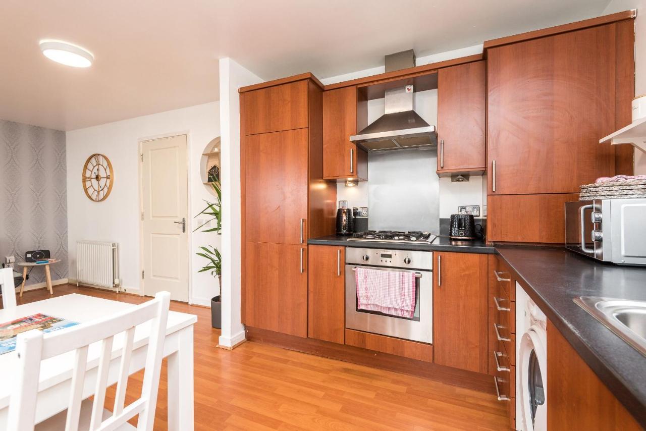 Modern Spacious 3 Bedroom City Centre Apartment - Free Parking - Private Balcony EDI Buitenkant foto
