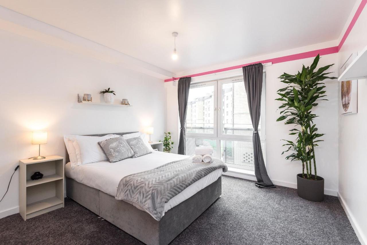 Modern Spacious 3 Bedroom City Centre Apartment - Free Parking - Private Balcony EDI Buitenkant foto