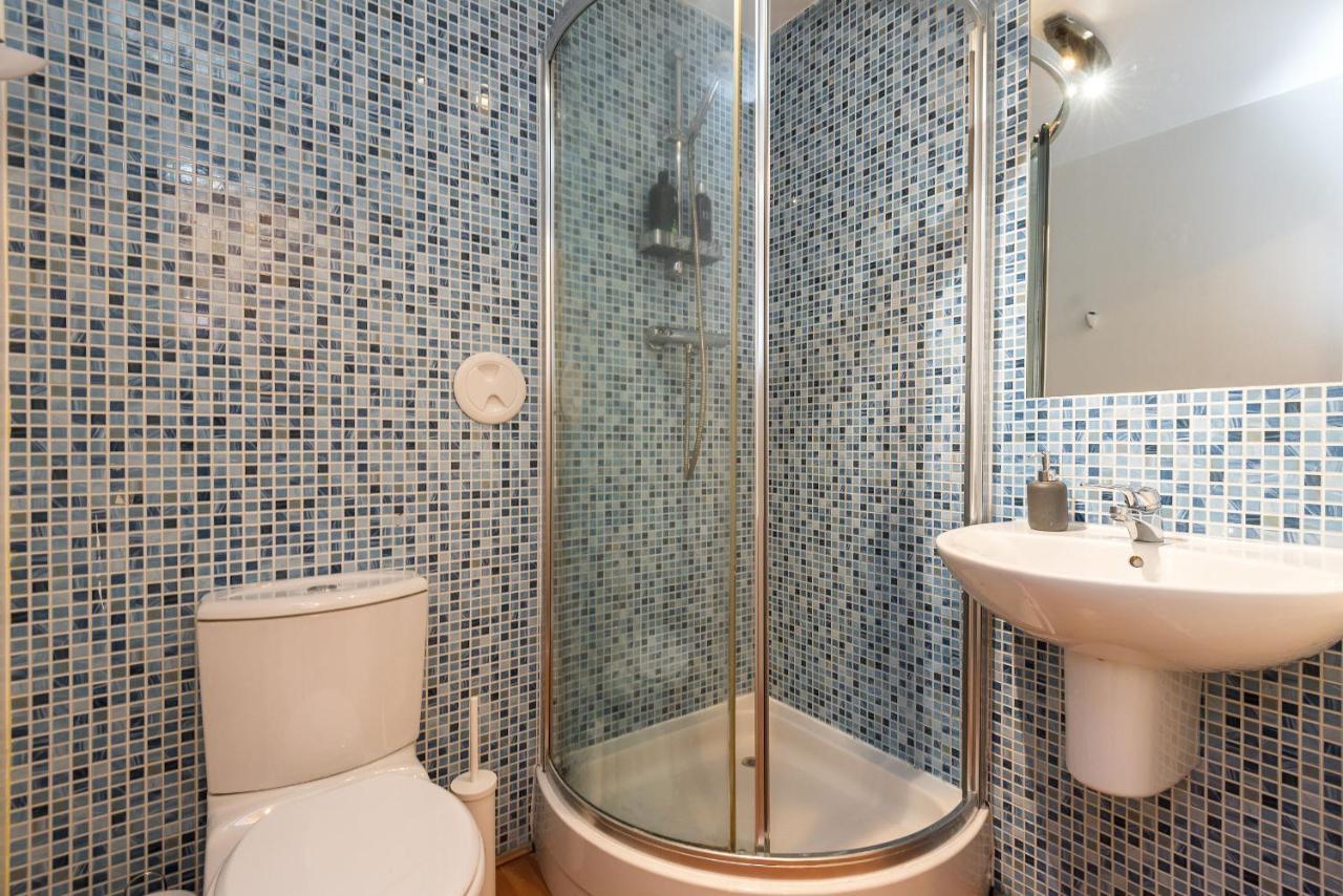 Modern Spacious 3 Bedroom City Centre Apartment - Free Parking - Private Balcony EDI Buitenkant foto