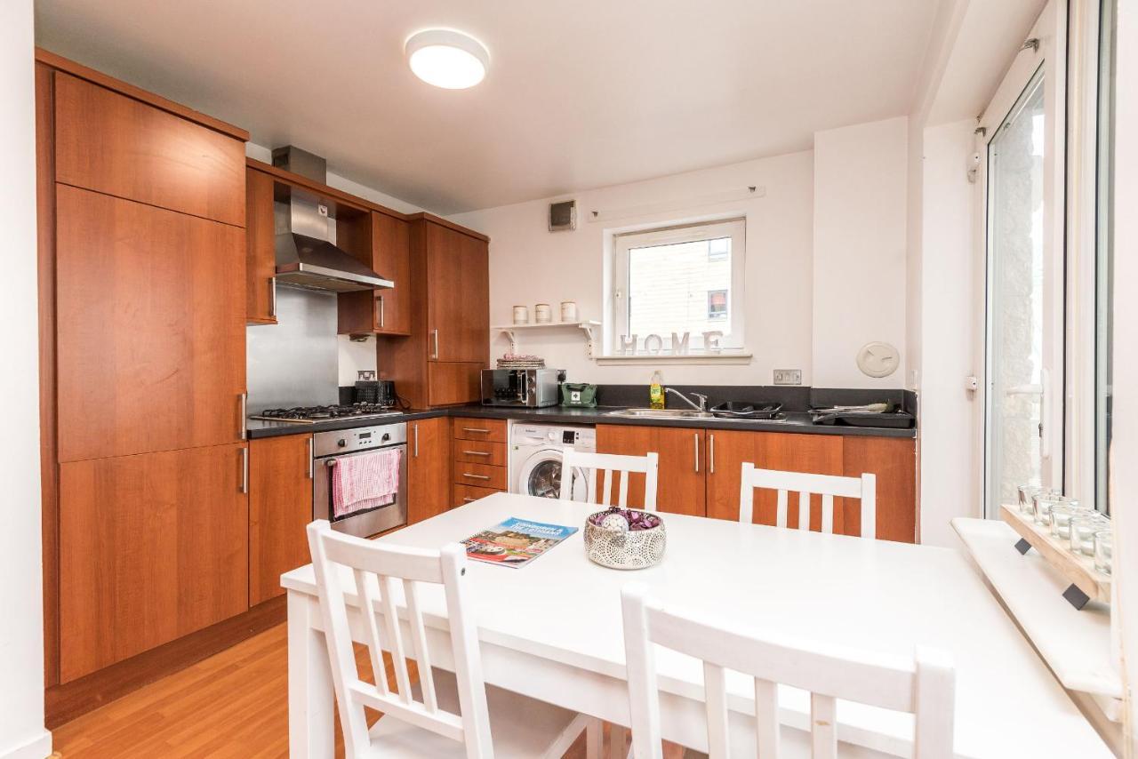 Modern Spacious 3 Bedroom City Centre Apartment - Free Parking - Private Balcony EDI Buitenkant foto