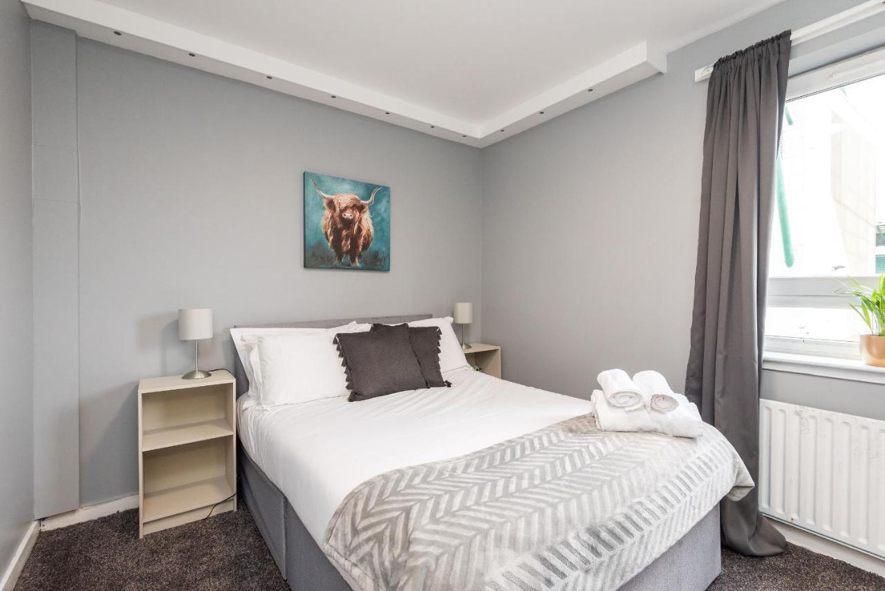 Modern Spacious 3 Bedroom City Centre Apartment - Free Parking - Private Balcony EDI Buitenkant foto